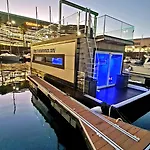 Botel Barco-apartamento En El Náutico De Vigo