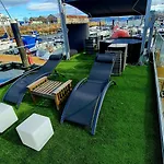 Barco-apartamento En El Nautico De