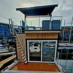 Barco-apartamento En El Náutico De *