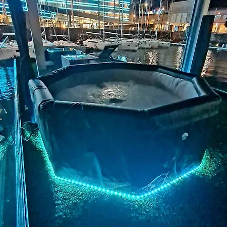 Barco-apartamento En El Nautico De 보트호텔 비고