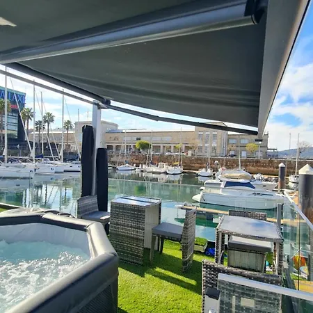 Botel Barco-apartamento En El Nautico De
