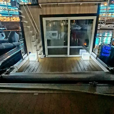 Barco-apartamento En El Nautico De * 比戈