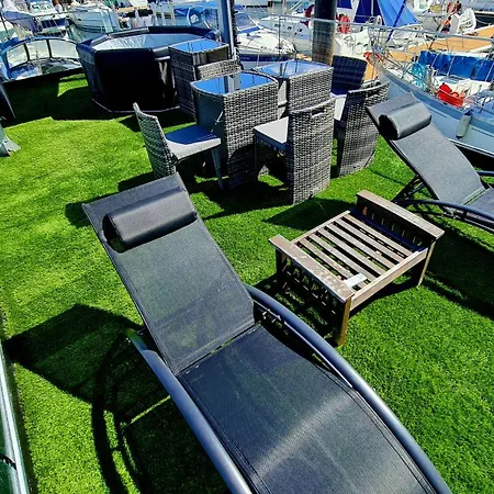 Barco-apartamento En El Nautico De Botel