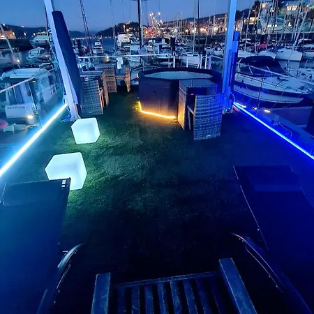 Barco-apartamento En El Nautico De 보트호텔 *