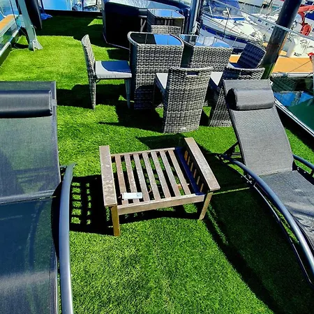 Barco-apartamento En El Nautico De 船屋