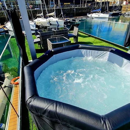 Barco-apartamento En El Nautico De Båthotell Vigo