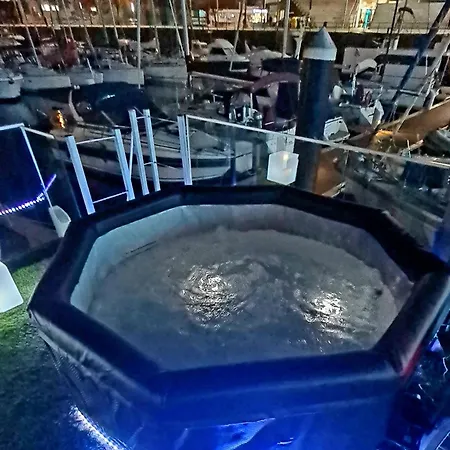 Barco-apartamento En El Nautico De * 比戈