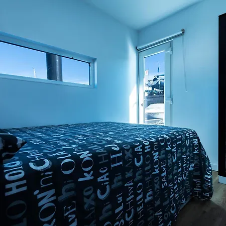 船屋 Barco-apartamento En El Nautico De *