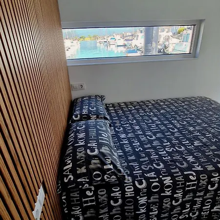 Tekne Barco-apartamento En El Nautico De Vigo