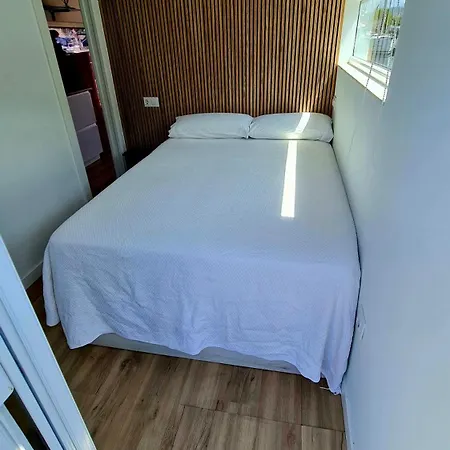 Botel Barco-apartamento En El Nautico De *