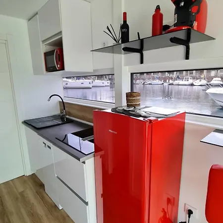 Barco-apartamento En El Nautico De