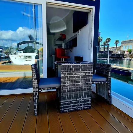 Botel Barco-apartamento En El Nautico De