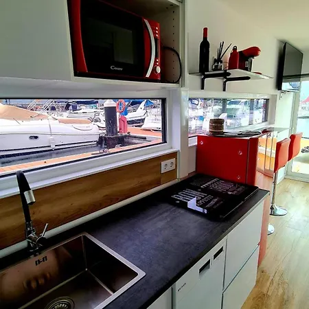 Barco-apartamento En El Nautico De 보트호텔 *