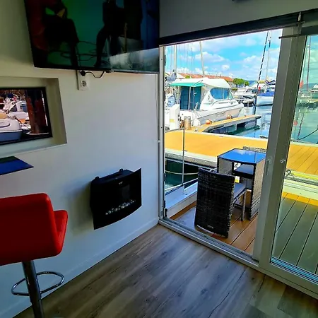 Úszó hotel Barco-apartamento En El Nautico De Vigo