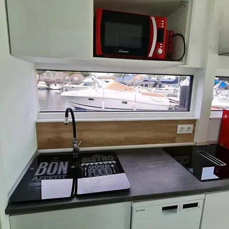 Barco-apartamento En El Nautico De Vigo