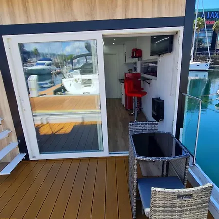 Barco-apartamento En El Nautico De 船屋