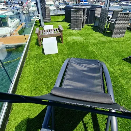 Barco-apartamento En El Nautico De Vigo