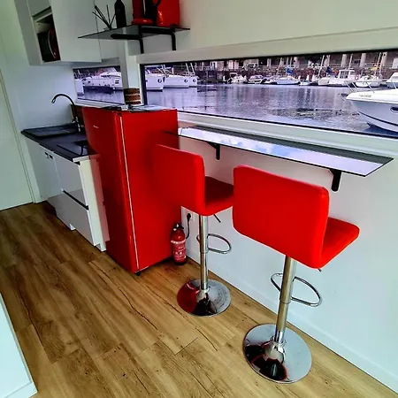 Botel Barco-apartamento En El Nautico De *