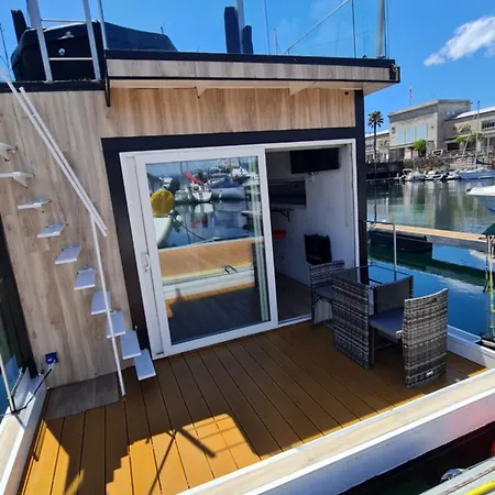 Barco-apartamento En El Nautico De Botel Vigo