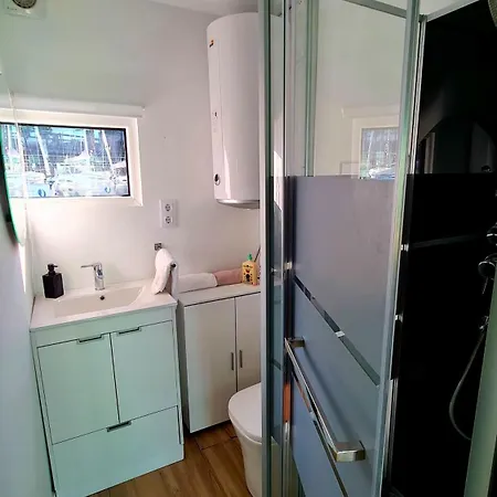 Barco-apartamento En El Nautico De Vigo