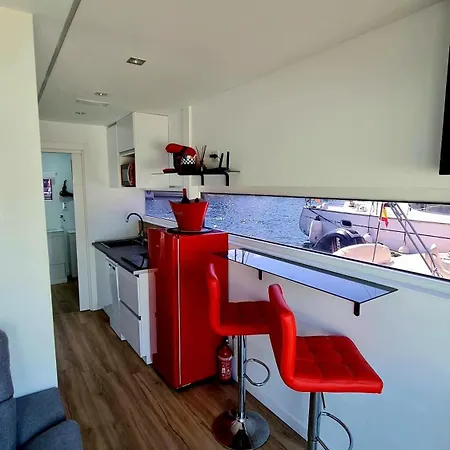 Úszó hotel Barco-apartamento En El Nautico De *