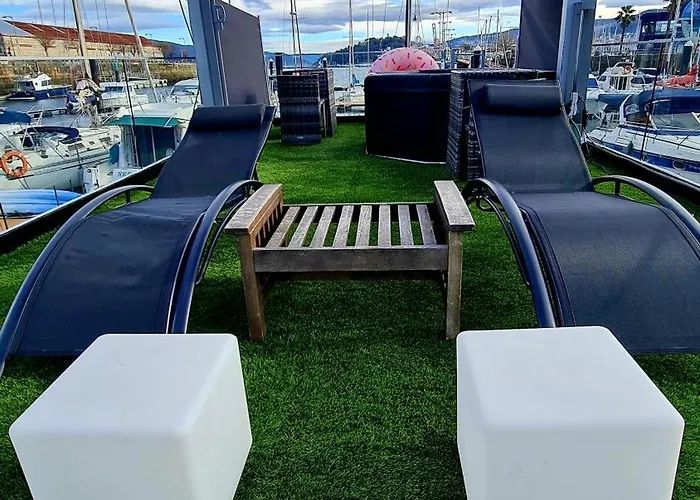 Barco-apartamento En El Nautico De 船屋