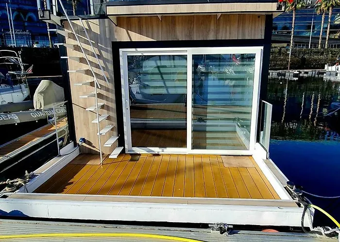 Πλωτό κατάλυμα Barco-apartamento En El Nautico De