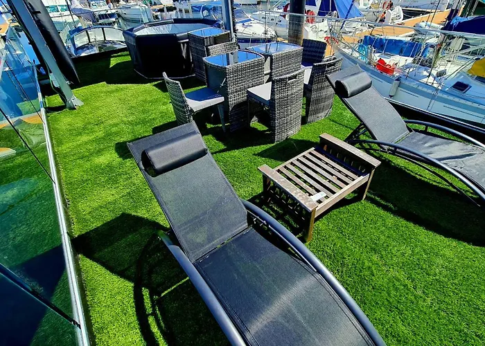 Barco-apartamento En El Nautico De 船屋