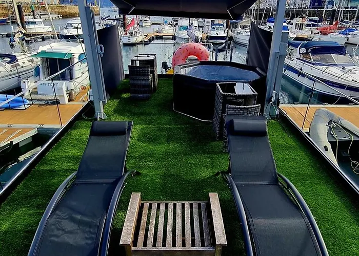 Πλωτό κατάλυμα Barco-apartamento En El Nautico De