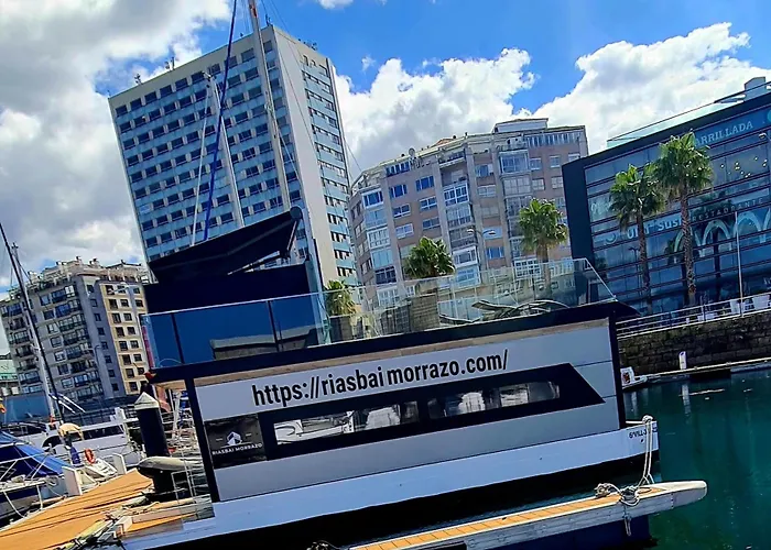 Barco-apartamento En El Nautico De *