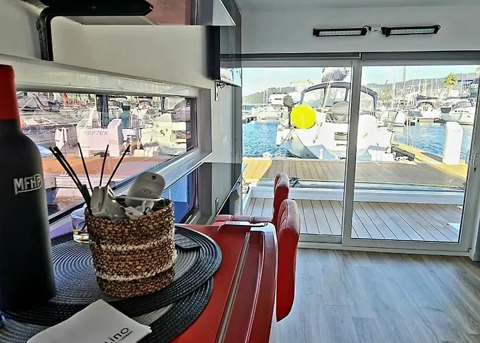Barco-apartamento En El Náutico De *