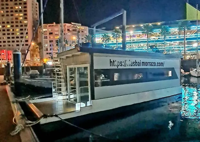 Barco-apartamento En El Náutico De