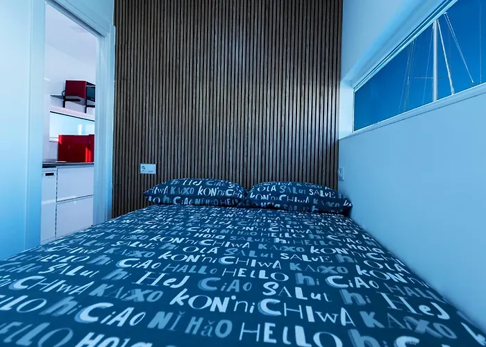 Πλωτό κατάλυμα Barco-apartamento En El Nautico De