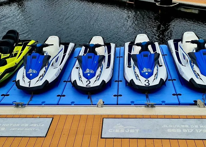 Πλωτό κατάλυμα Barco-apartamento En El Nautico De *