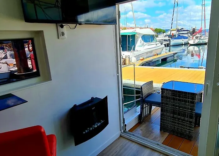 船屋 Barco-apartamento En El Nautico De *