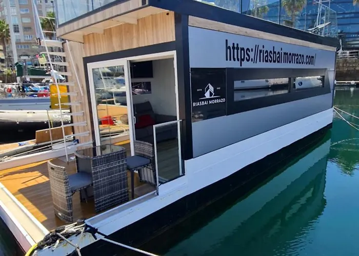 Barco-apartamento En El Nautico De *