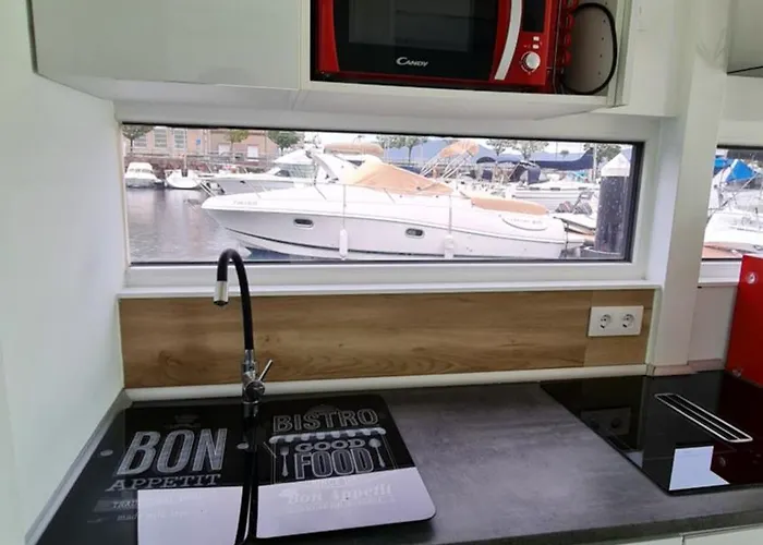 Barco-apartamento En El Nautico De 比戈