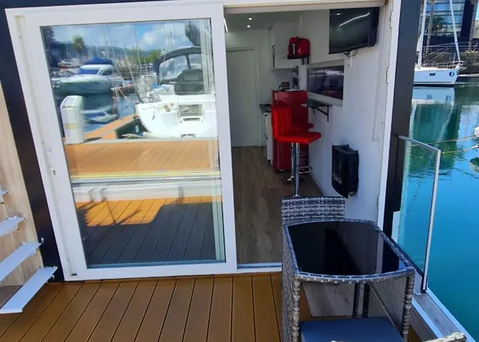 Barco-apartamento En El Nautico De 船屋