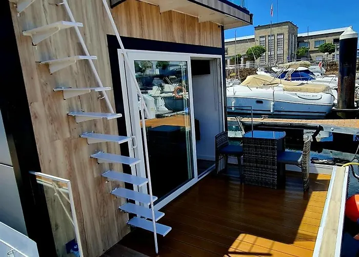 Πλωτό κατάλυμα Barco-apartamento En El Nautico De
