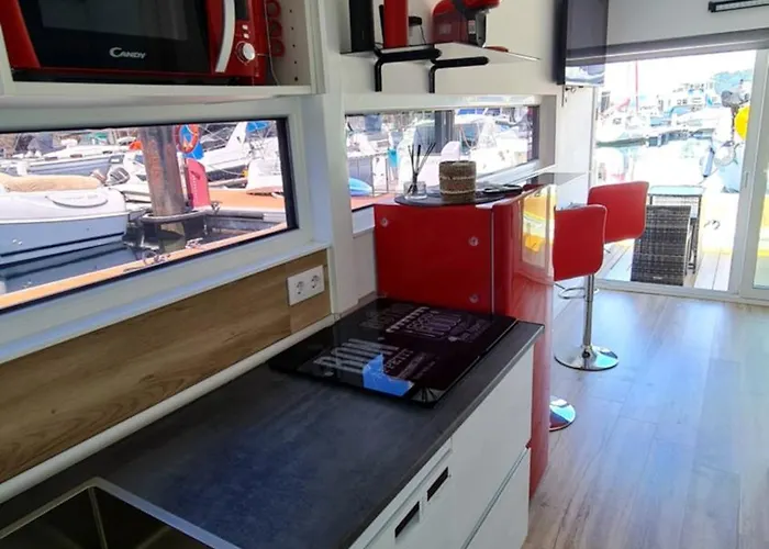 Barco-apartamento En El Náutico De