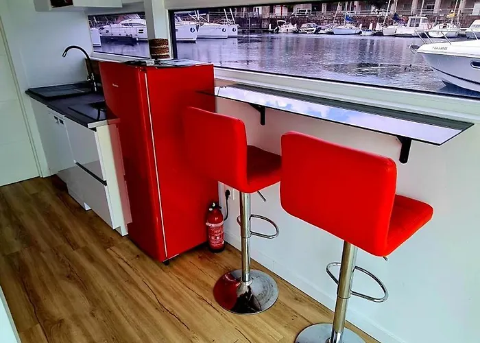 船屋 Barco-apartamento En El Nautico De *