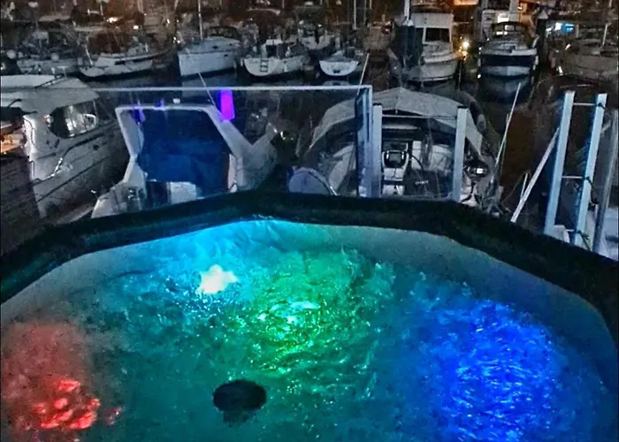 Barco-apartamento En El Nautico De